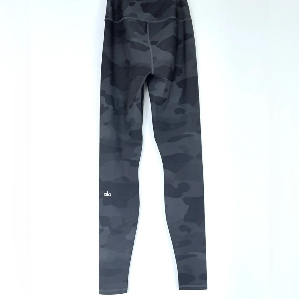 Alo Yoga Black Camo Vapor Leggings - Picture 3 of 9